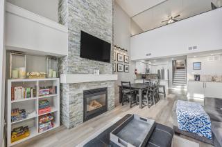 Slopeside Hideout Ski-In Ski-Out Walk to Village - 9