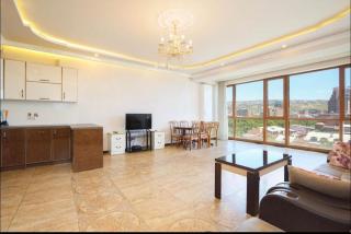 Great View 2 Bedroom Large apartment with Balcony! - 9