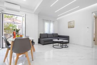 Comfy Beachside Flat - 8