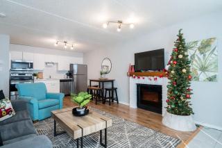 South Wind - Modern Condo in Collingwood - Sleep 5 - 9