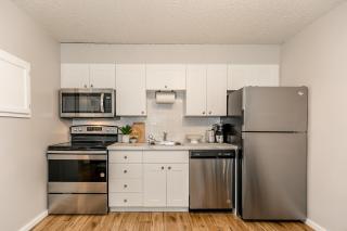 South Wind - Modern Condo in Collingwood - Sleep 5 - 2