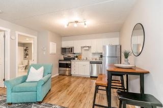 South Wind - Modern Condo in Collingwood - Sleep 5 - 5