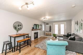 South Wind - Modern Condo in Collingwood - Sleep 5 - 7