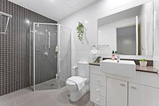 Cozy 2BR Waterloo Retreat Near Cafés & Parks - 4