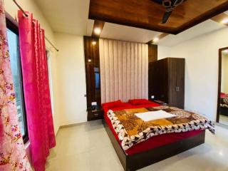 The Pari's world Restuarant & Home Stay - 5