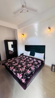 The Pari's world Restuarant & Home Stay - 8