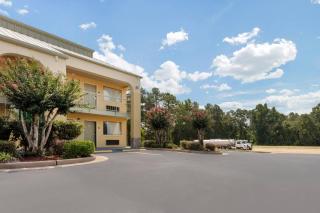 Quality Inn McComb - 8