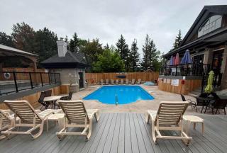 Heavenly Hideaway Ski-In-Out Pool Shuttle - 7