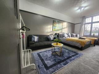 Charming Tudor Cottage White House Free Wifi Manchester - Manchester - 2