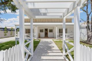 Coastal Waters - Spa, Sleeps 8, Newly Renovated - 3