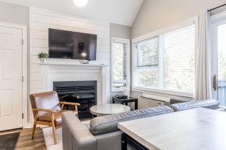 Northern Tranquility Ski-In-Out Pool Shuttle - 6