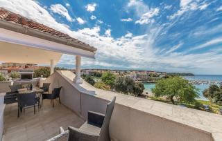 2 Bedroom Amazing Apartment In Pula - 9