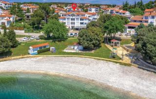 2 Bedroom Amazing Apartment In Pula - 5