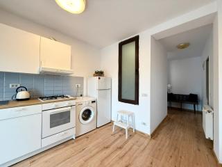 Panorama View Retreat - Elegant City Studio - 8