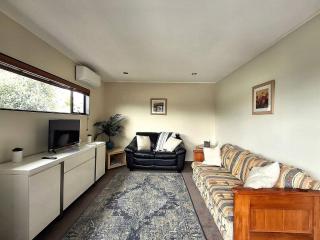 Neat one Bedroom plus Living Room Apartment - 0