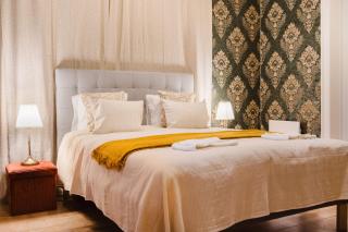 Spacious 5BR Apartment, Central, Stylish - 8