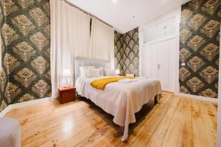 Spacious 5BR Apartment, Central, Stylish - 9