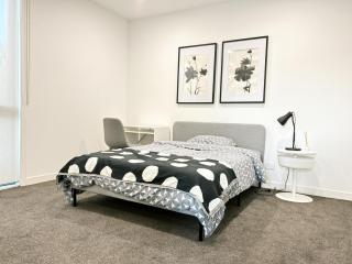 Skyline Loft I HERstay in Point Cook - 3