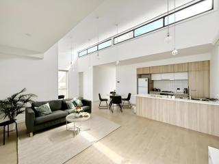 Skyline Loft I HERstay in Point Cook - 0