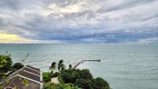 Beachfront 3BR Condo with Ocean-View Balcony - 4