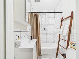 2BR Private Patio, WD, & Free Parking - 1