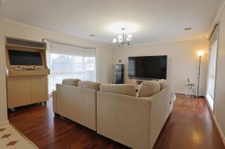 Relaxing Family Getaway 3BR House with Garden - 8