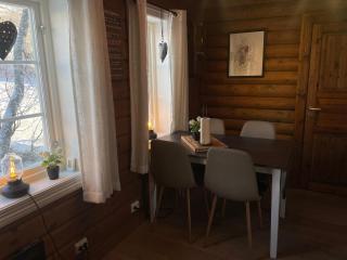 Log Cabin with Mountain View - 5