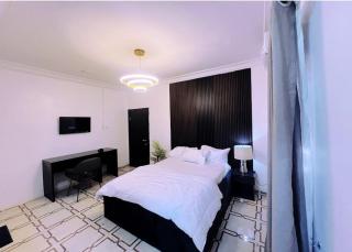 Heirloom Luxury Hotel and Apartments - 8