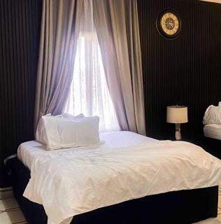 Heirloom Luxury Hotel and Apartments - 5