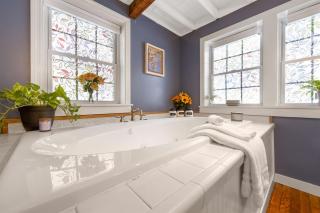 Lake Front-Spa Tub-Fire Pit-Full Kitchen-Canoe - 3