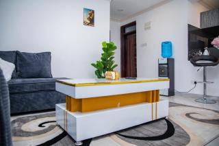 Elegant 2-BD -Scenic Views & Central Location - 2