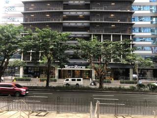 Hub Metro in makati 100west 1br with balcony - 2