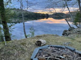 Lake Front-Spa Tub-Fire Pit-Full Kitchen-Canoe - 0