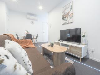 Sun-Filled 1-Bed Apt in Footscray Pool Gym WIFI - 7
