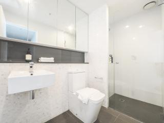 Sun-Filled 1-Bed Apt in Footscray Pool Gym WIFI - 1