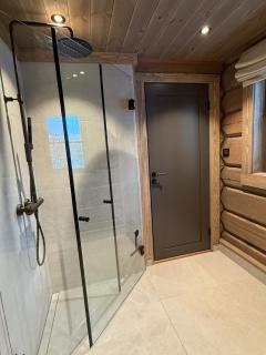 New exclusive cabin - panoramic views with ski in-out - 8