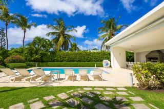 Villa Desiree - Luxury Golf-Course Villa with Pool, BBQ, Playground & Maid - 8