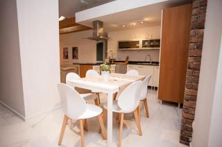 Rainbow Apartments 1 - 1