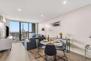 Elegant 2BR Apartment - Near Yarra River & CBD - 4