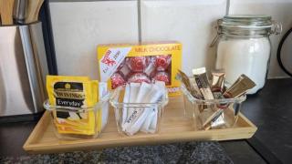 The Lawrence, Redcar - 2 Bedroom Victorian House - Free On-Street Permit Parking, Fast Wifi, Virgin TV - Perfect for Contractors, Families and Couples - 6