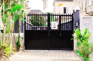 Heirloom Luxury Hotel and Apartments - 4