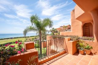 Exclusive 1 line Beach Apartment in Marbella with Panoramic Views - 8