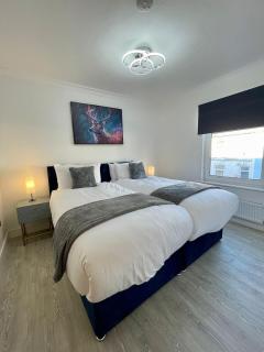 Van House - Brand New 4 BDR Business and Family - City Centre - 9