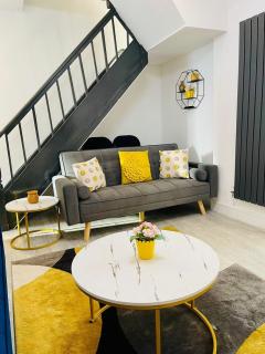 Cardiff City Centre Brand New 4 Bedroom House for Contractors and Family - 0