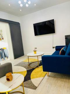 Cardiff City Centre Brand New 4 Bedroom House for Contractors and Family - 8