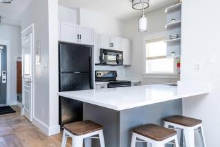 Three Suns Across Blue Mtn Hot Tub & Shuttle - 7