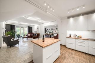 Villa Suburbia Budapest - Pool - BBQ - Parking - 1