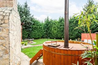Villa Suburbia Budapest - Pool - Hot Tub - BBQ - Parking - 1