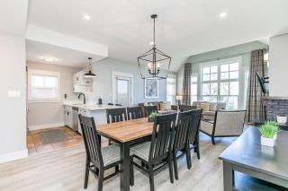 Sunny Days - Steps to Blue Mtn - Hot Tub & Shuttle - 2