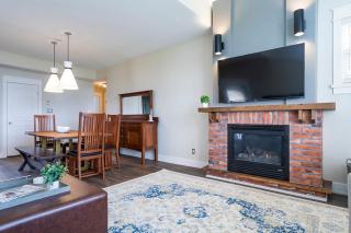 Bears Den - Hot Tub - Ski Views - Walk to Village - 4